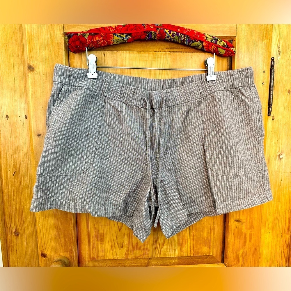 Liz Claiborne Linen Blend Shorts Brown W/Subtle Striping Flattering Fit Size XL